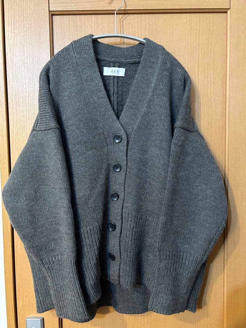 mimosa ローゲージVネックカーディガン　エアリーシアーカフスカットソ