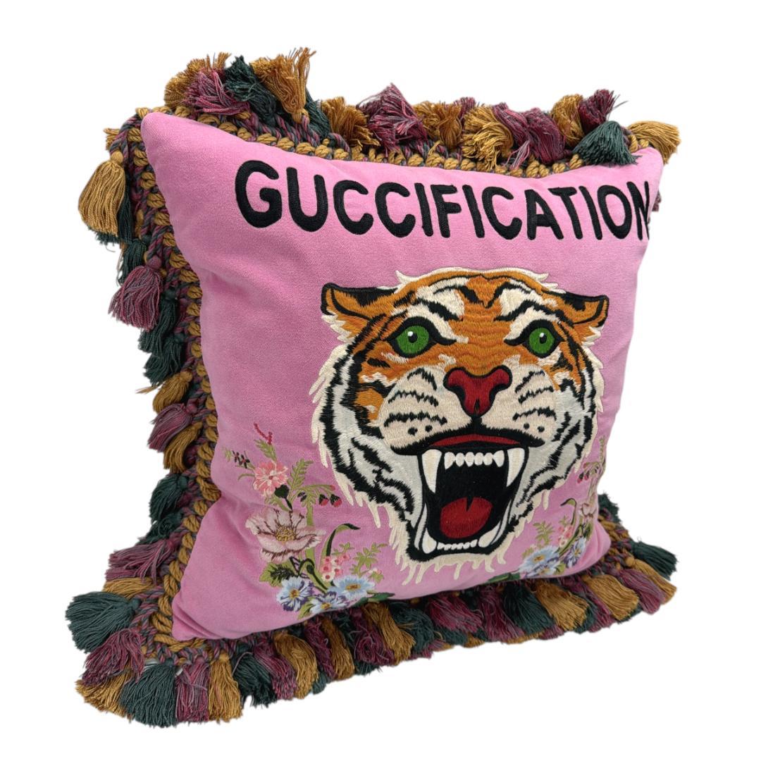GUCCI クッション タイガー 刺繍 フリンジ GUCCIFICATION