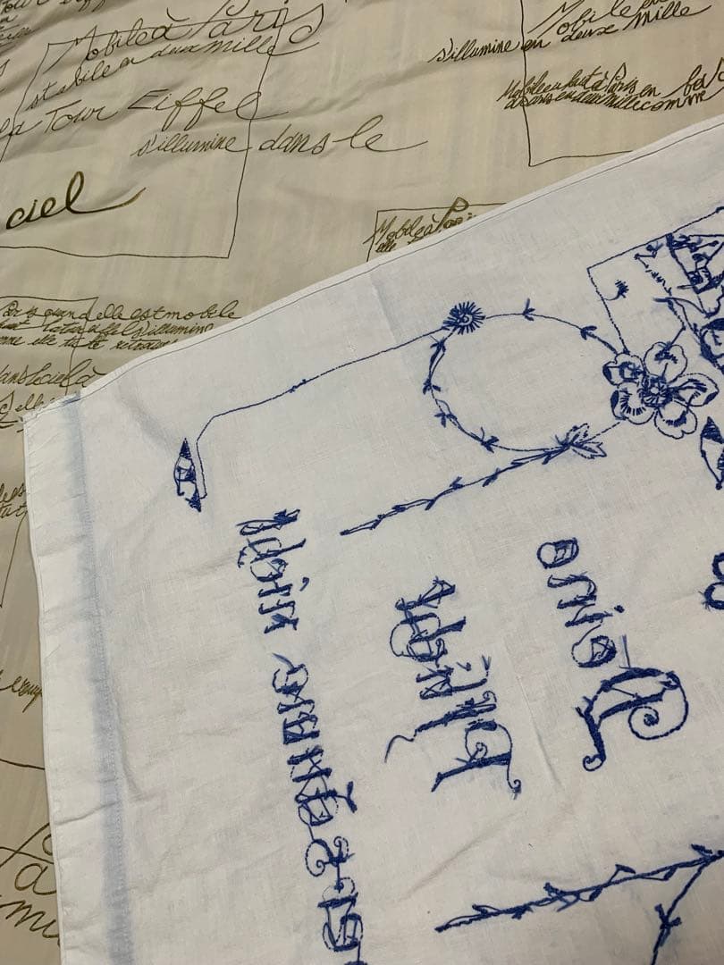 フランスアンティーク　レアなブルーの糸で風景と文字が刺繍されたカーテン！可愛い！